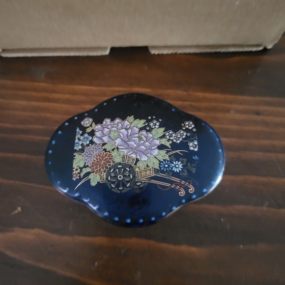 Vintage blue trinket box - Picture 2 of 5